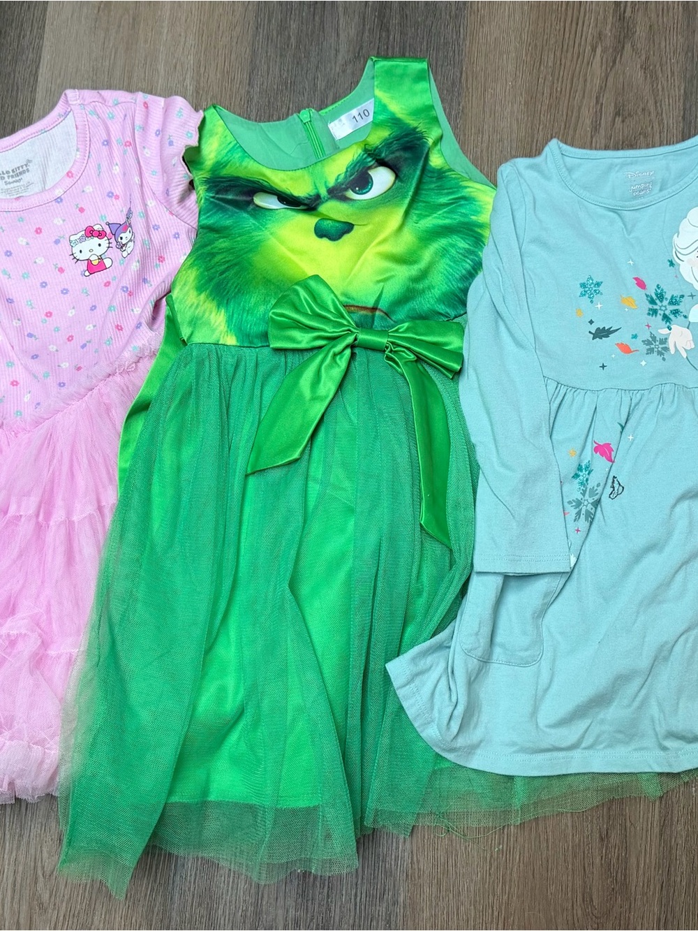 3 dress bundle 4T -  Grinch, Elsa, hello kitty